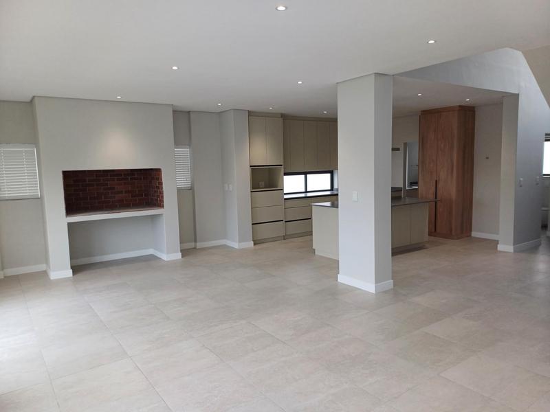 To Let 4 Bedroom Property for Rent in Somerset West Western Cape